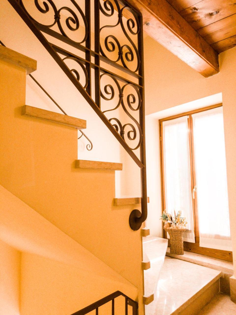 Le Finestre Su Borghetto Hotel วาเลจโจ ซูล มินโช ภายนอก รูปภาพ