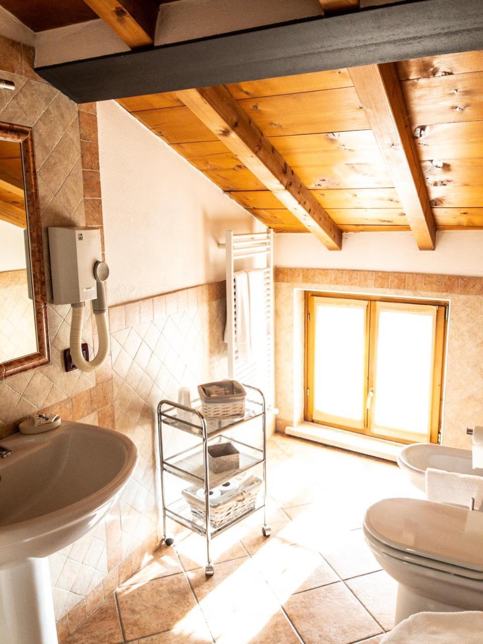 Le Finestre Su Borghetto Hotel วาเลจโจ ซูล มินโช ภายนอก รูปภาพ