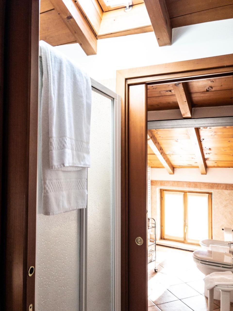 Le Finestre Su Borghetto Hotel วาเลจโจ ซูล มินโช ภายนอก รูปภาพ