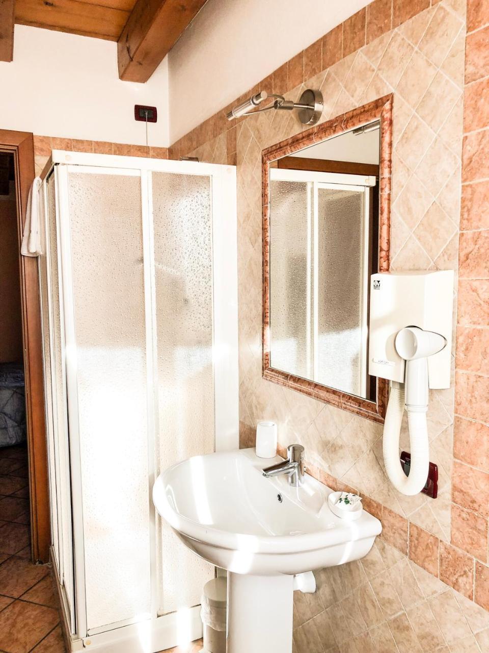 Le Finestre Su Borghetto Hotel วาเลจโจ ซูล มินโช ภายนอก รูปภาพ